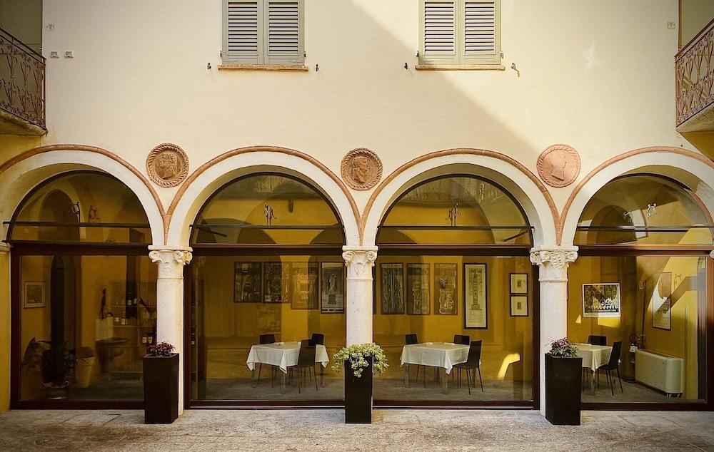 Locanda Torriani Aparthotel Cremona Exterior photo